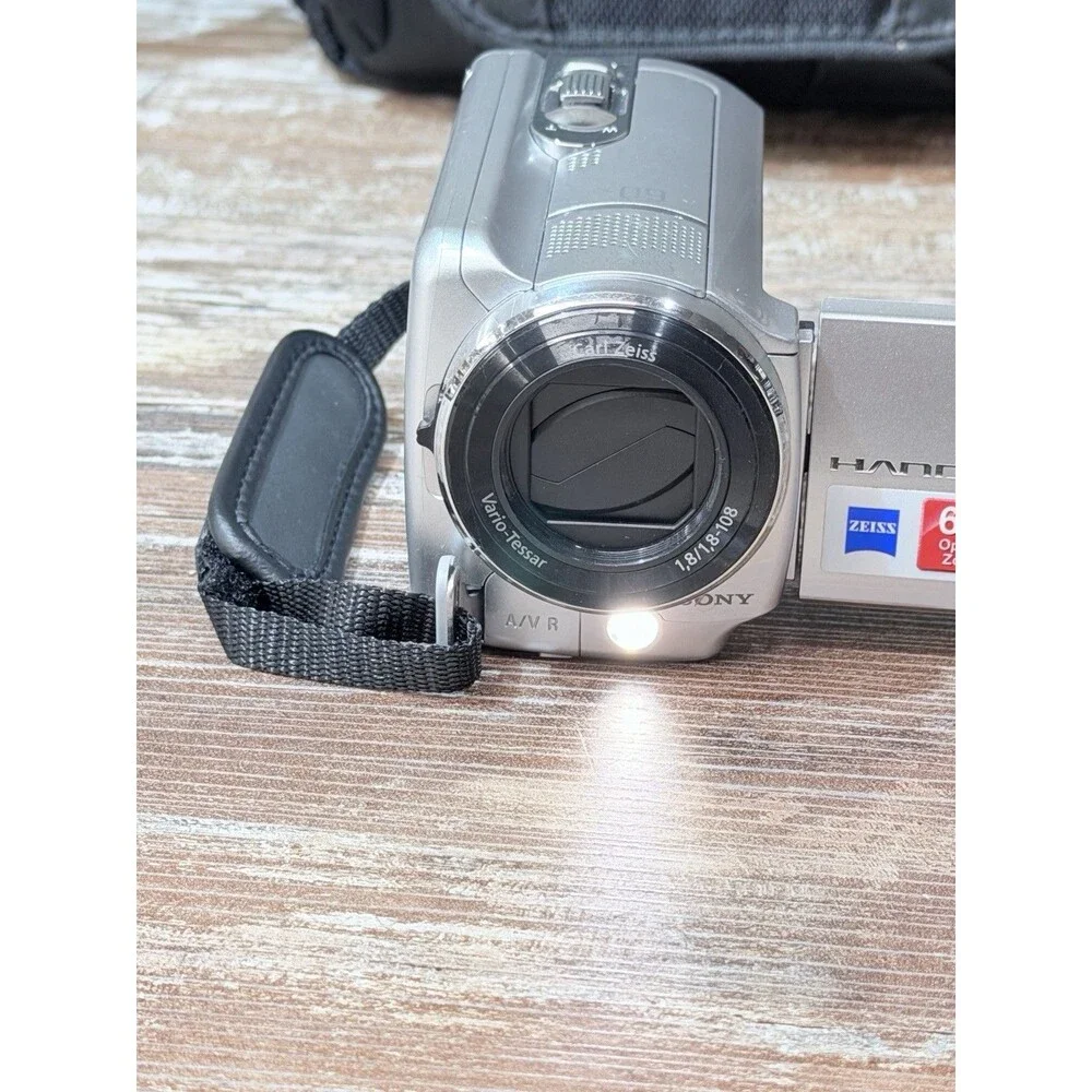 Sony Handycam DCR-SR68 Silver Video Digital Camcorder 60x Zoom 2 Battery Tested